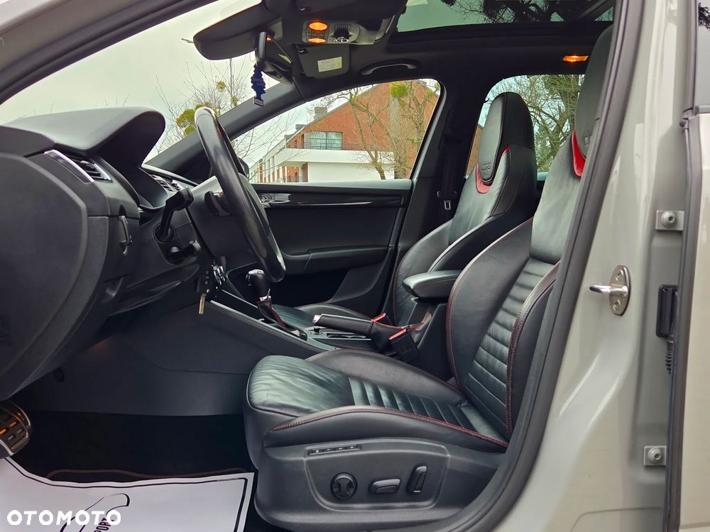 Skoda Octavia 2.0 TDI DSG RS - 2