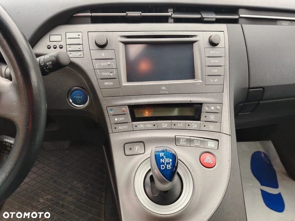 Toyota Prius (Hybrid) Executive - 12