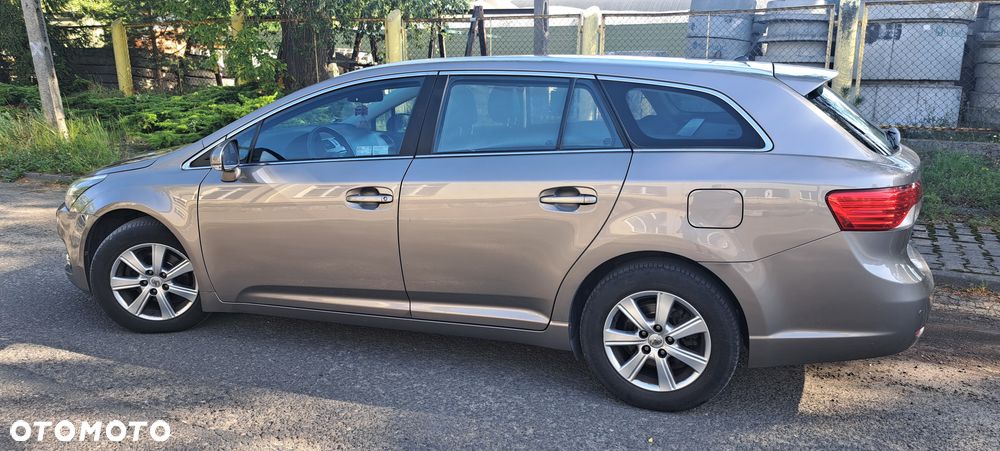 Toyota Avensis 2.0 D-4D Premium - 6