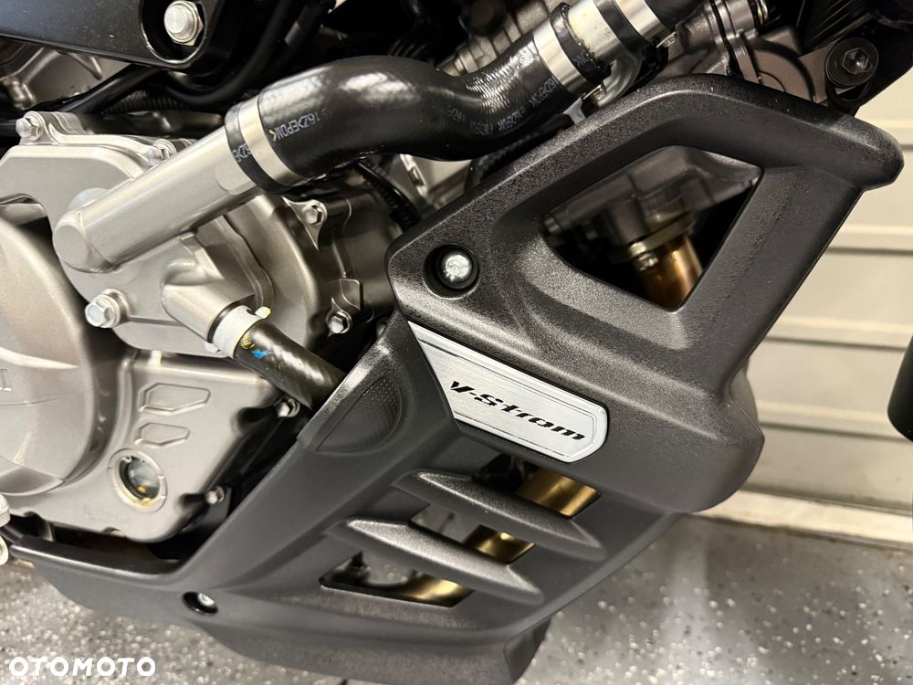 Suzuki V-STROM - 8