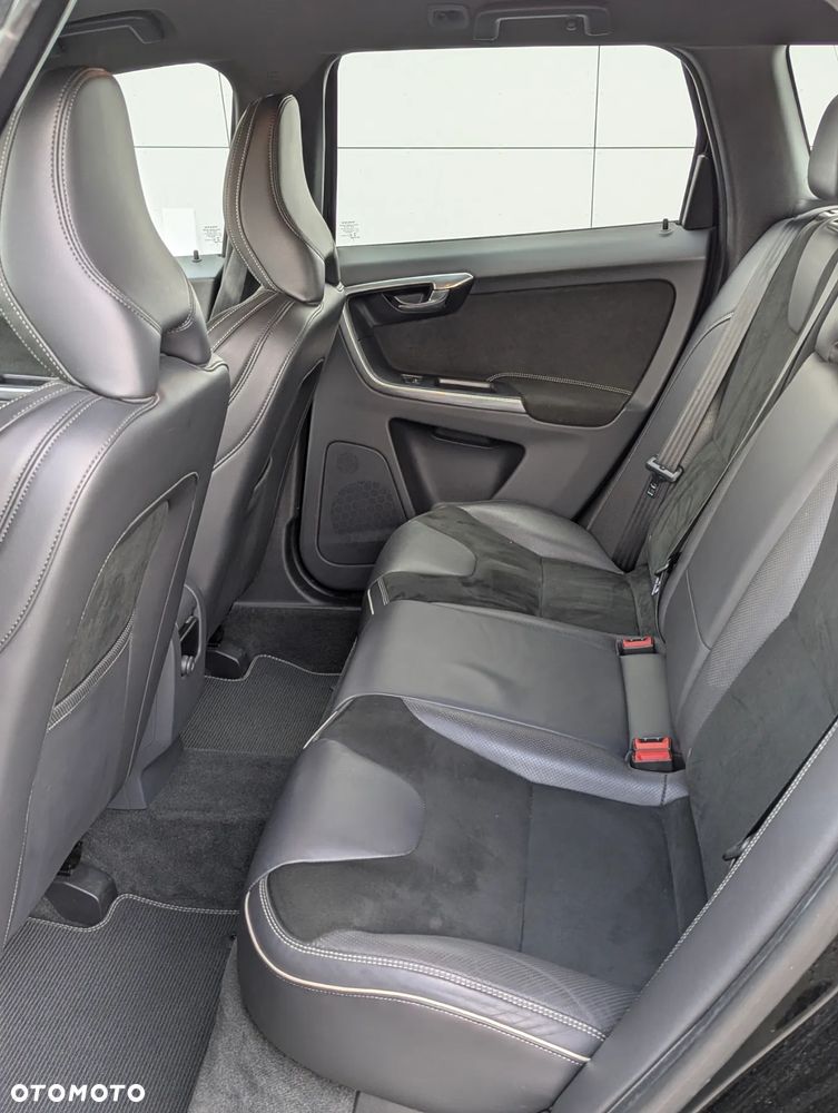 Volvo XC 60 D4 AWD R-Design Momentum - 12