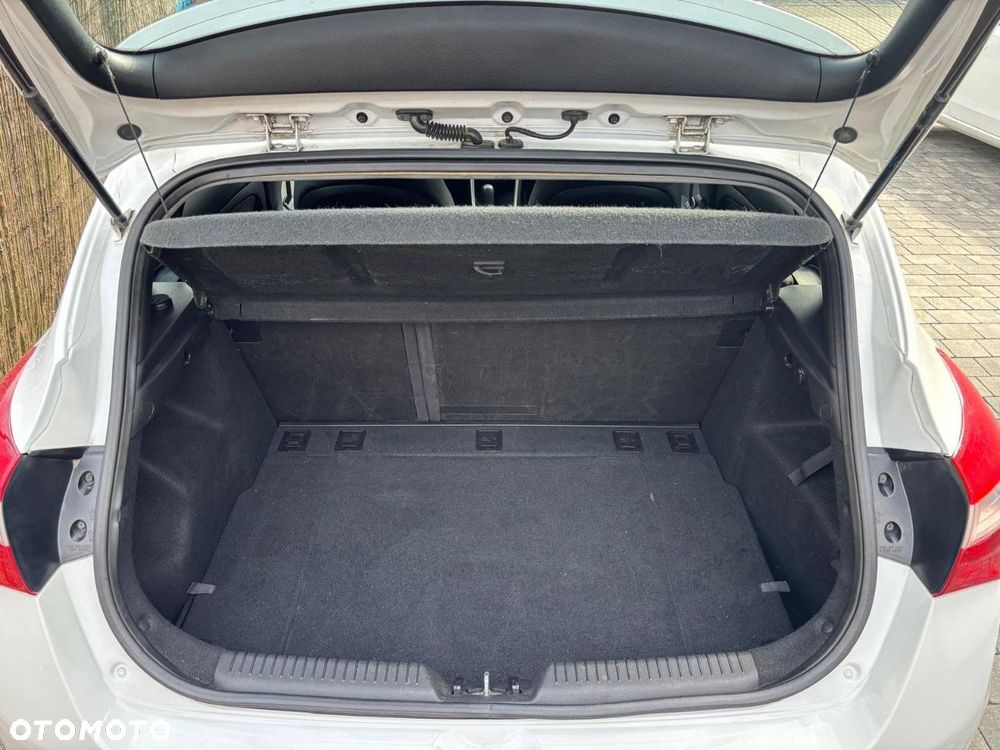 Hyundai i30 blue 1.4 Style - 10