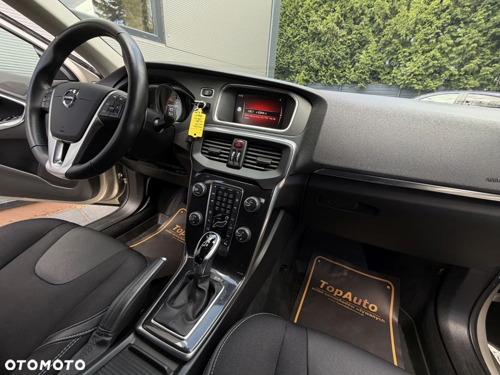 Volvo V40 D4 Geartronic Momentum - 16