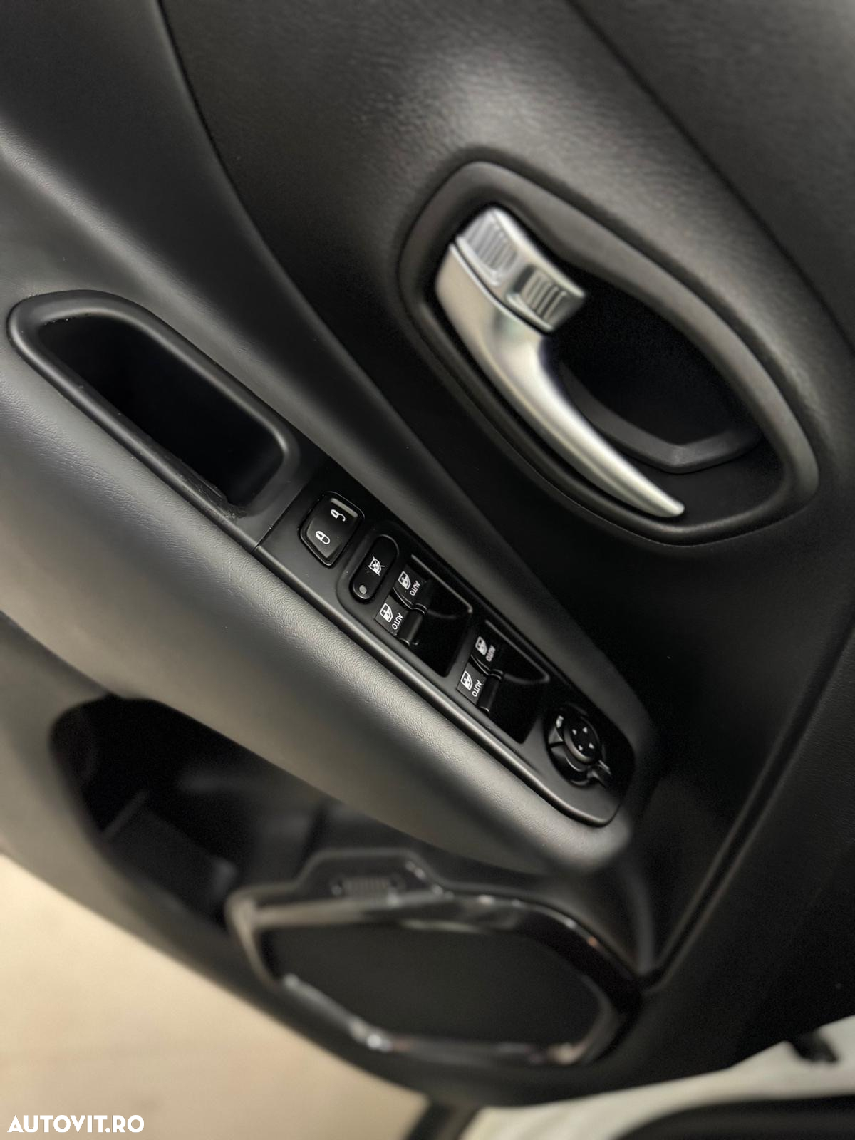 Jeep Renegade 1.3 T-GDI 4xe PLUG-IN Hybrid Automatik S - 27