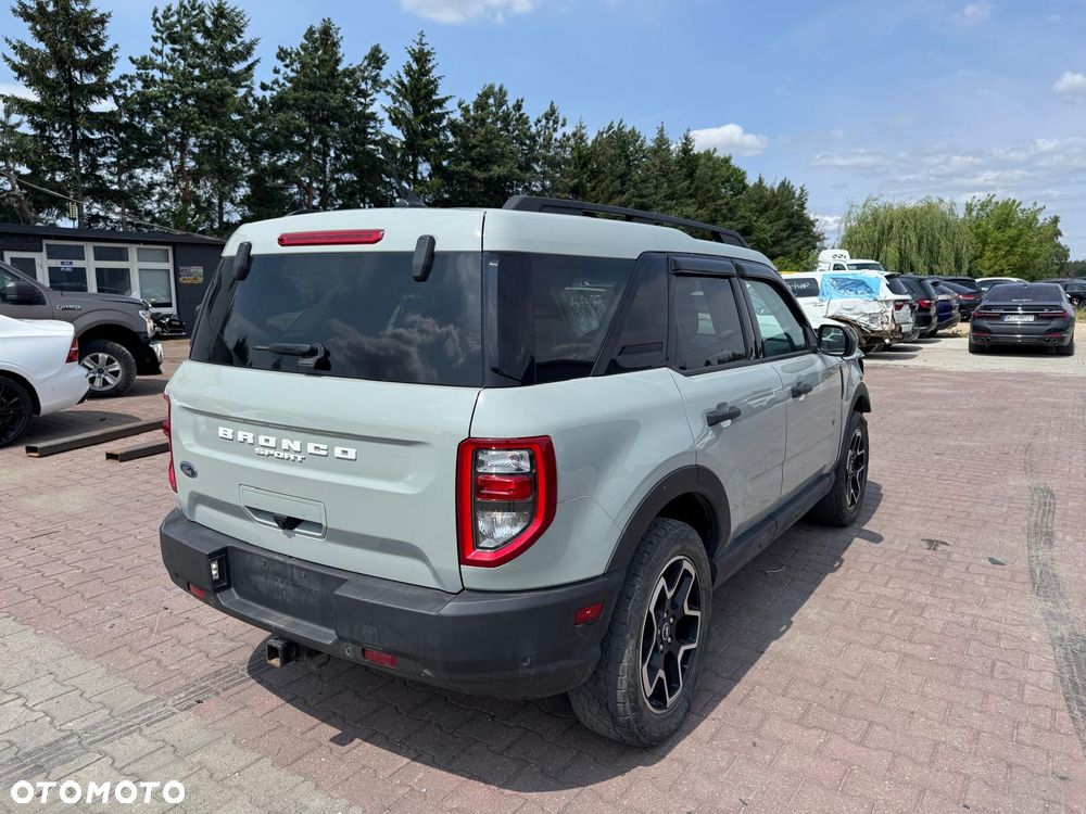 Ford Bronco - 1