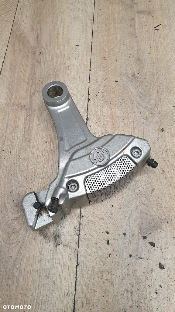 Zacisk hamulcowy tył jarzmo Harley Davidson V-Rod Street Rod - 3