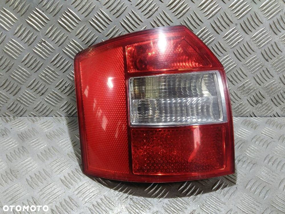 LAMPA LEWA TYLNA AUDI A4 B6 kombi - 1