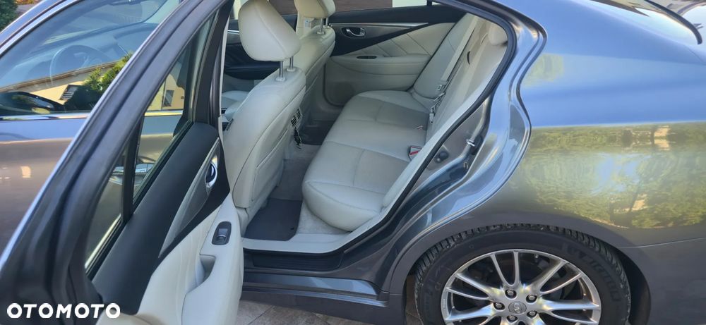 Infiniti Q50 2.0t Premium Sound Studio by Bose - 9