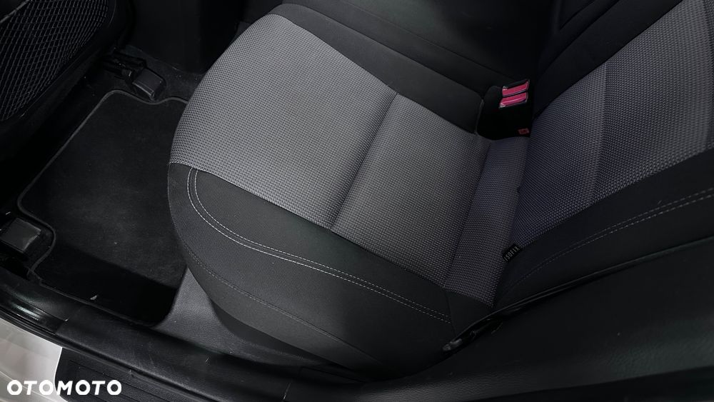 Hyundai i30 blue 1.6 CRDi YES Gold - 25