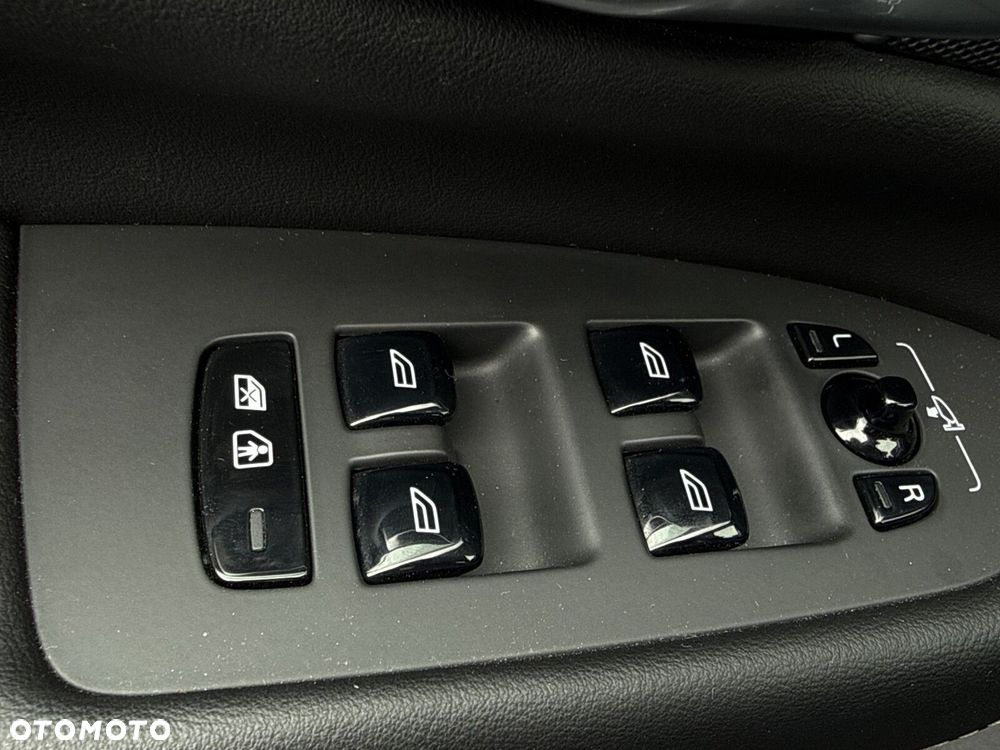 Volvo XC 90 B5 D AWD Plus Dark - 29