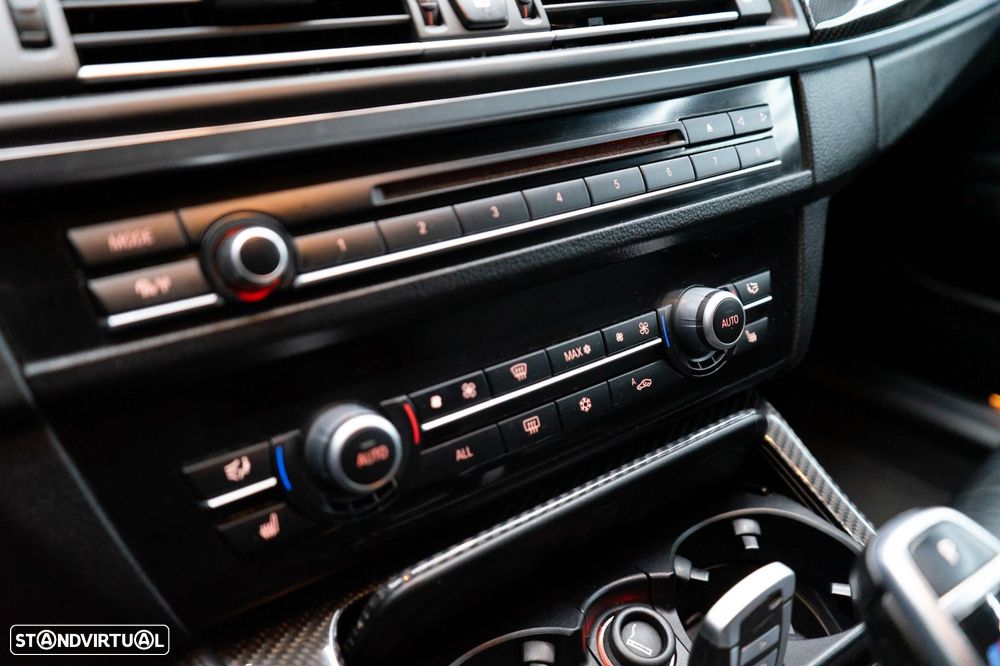 BMW M550d xDrive Auto - 35