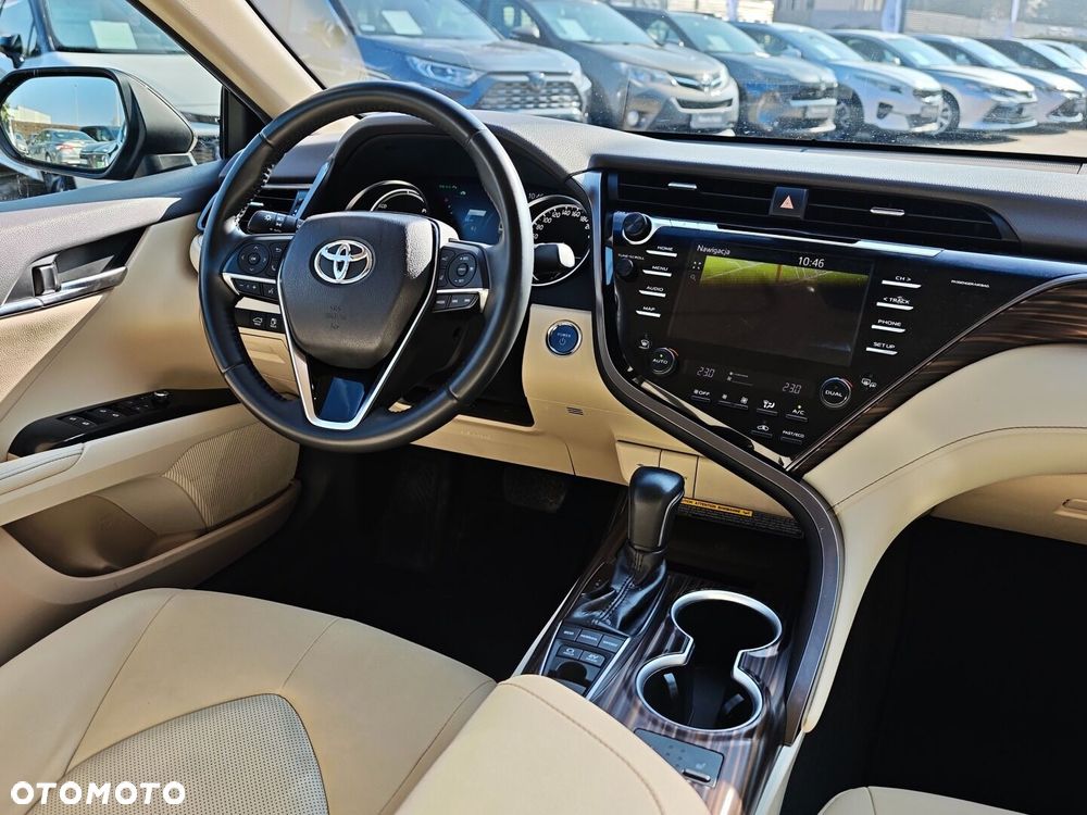 Toyota Camry 2.5 Hybrid Executive CVT - 10