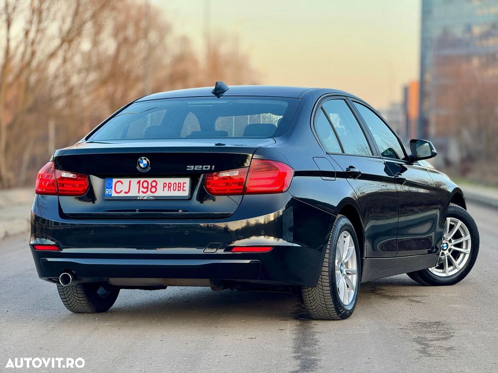 BMW Seria 3 320i Aut. - 3