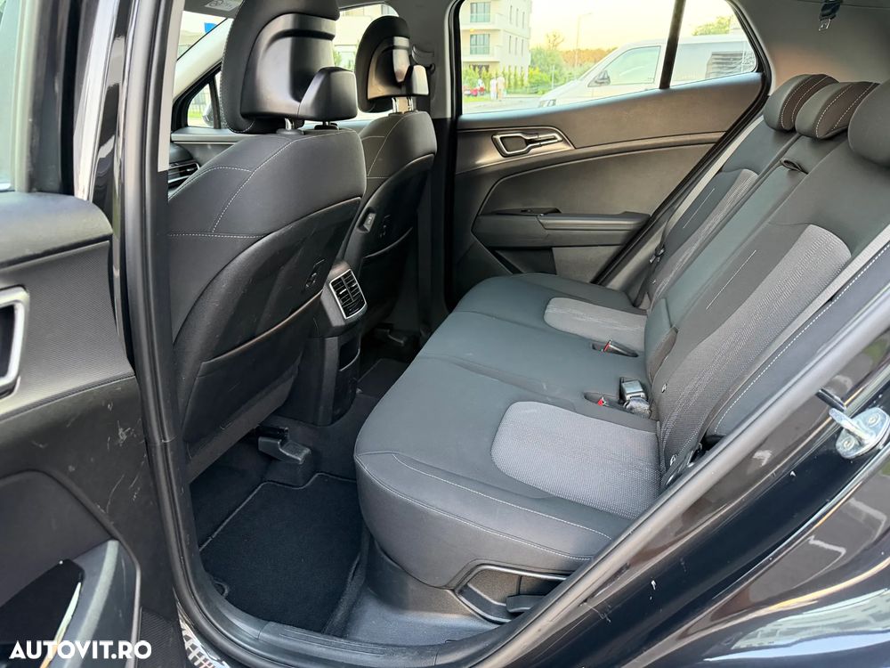 Kia Sportage 1.6 T-GDI HEV 6AT 4x2 Business Line - 17