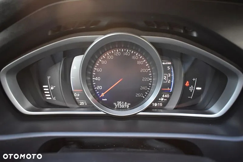 Volvo V40 D3 Drive-E R-Design Momentum - 34