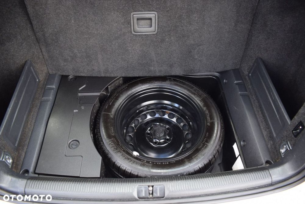 Volkswagen Passat - 12