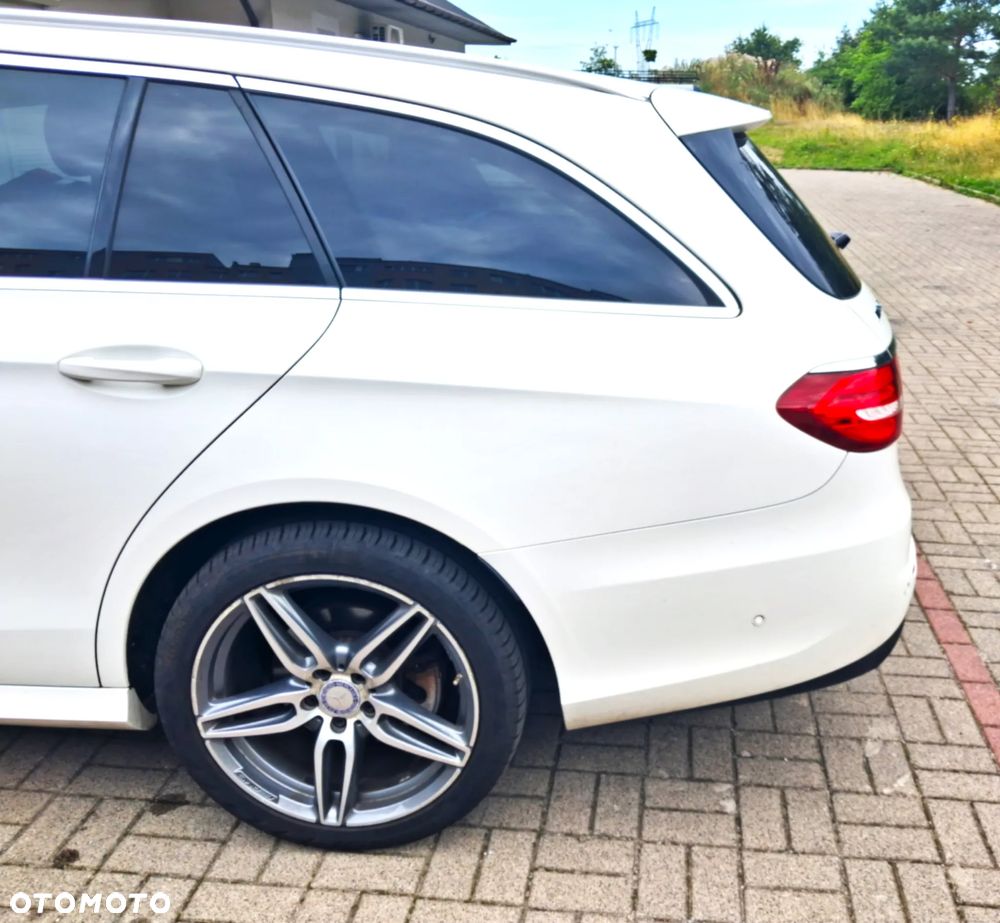 Mercedes-Benz Klasa E 220 d T 9G-TRONIC AMG Line - 9