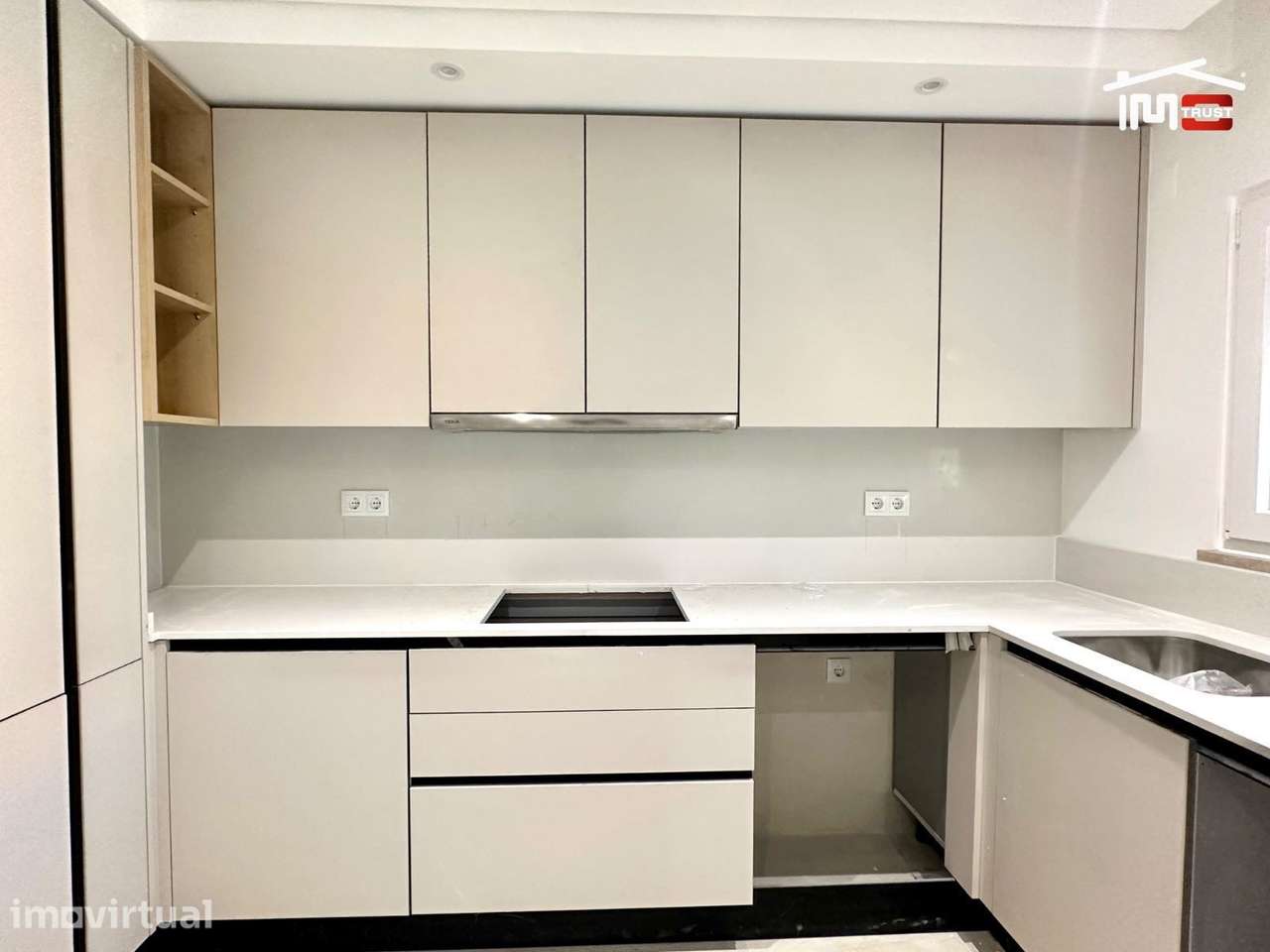 Apartamento T3 com Parqueamento e Varanda com churrasqueira - Grande imagem: 3/28
