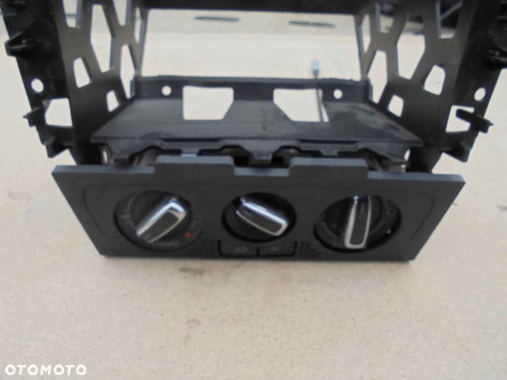 VOLKSWAGEN POLO 6R PANEL KLIMATYZACJI KIESZEŃ RADIA EUROPA - 2