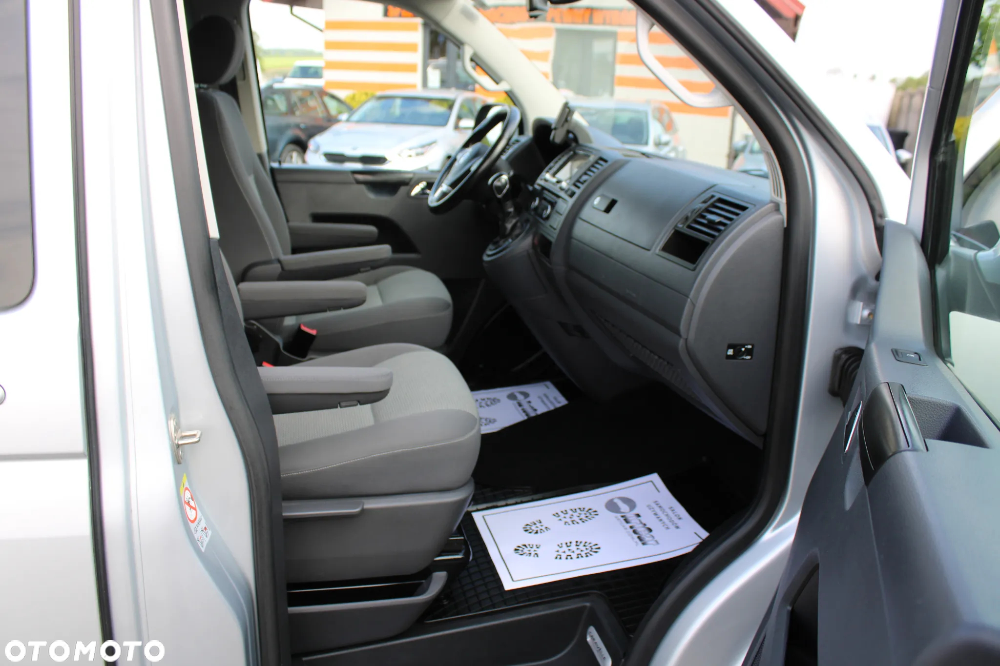 Volkswagen Caravelle - 25