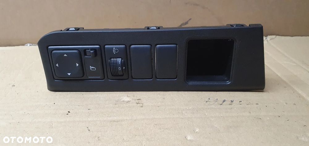 Przełącznik regulacji lusterek świateł Nissan Note E11 68485-9U100 - 1