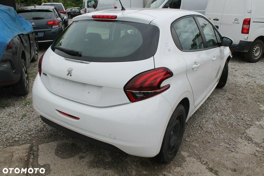 Peugeot 208 - 5