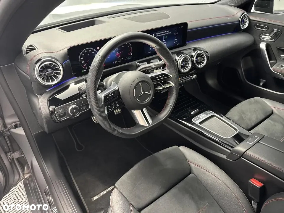 Mercedes-Benz CLA 220 4-Matic AMG Line 7G-DCT - 14