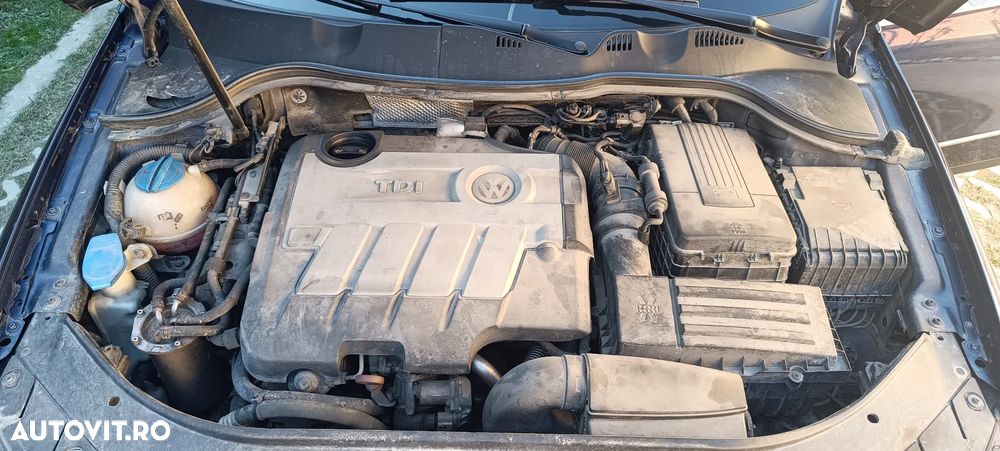 Volkswagen Passat 2.0TDI Comfortline DPF Bluemotion Technology - 12