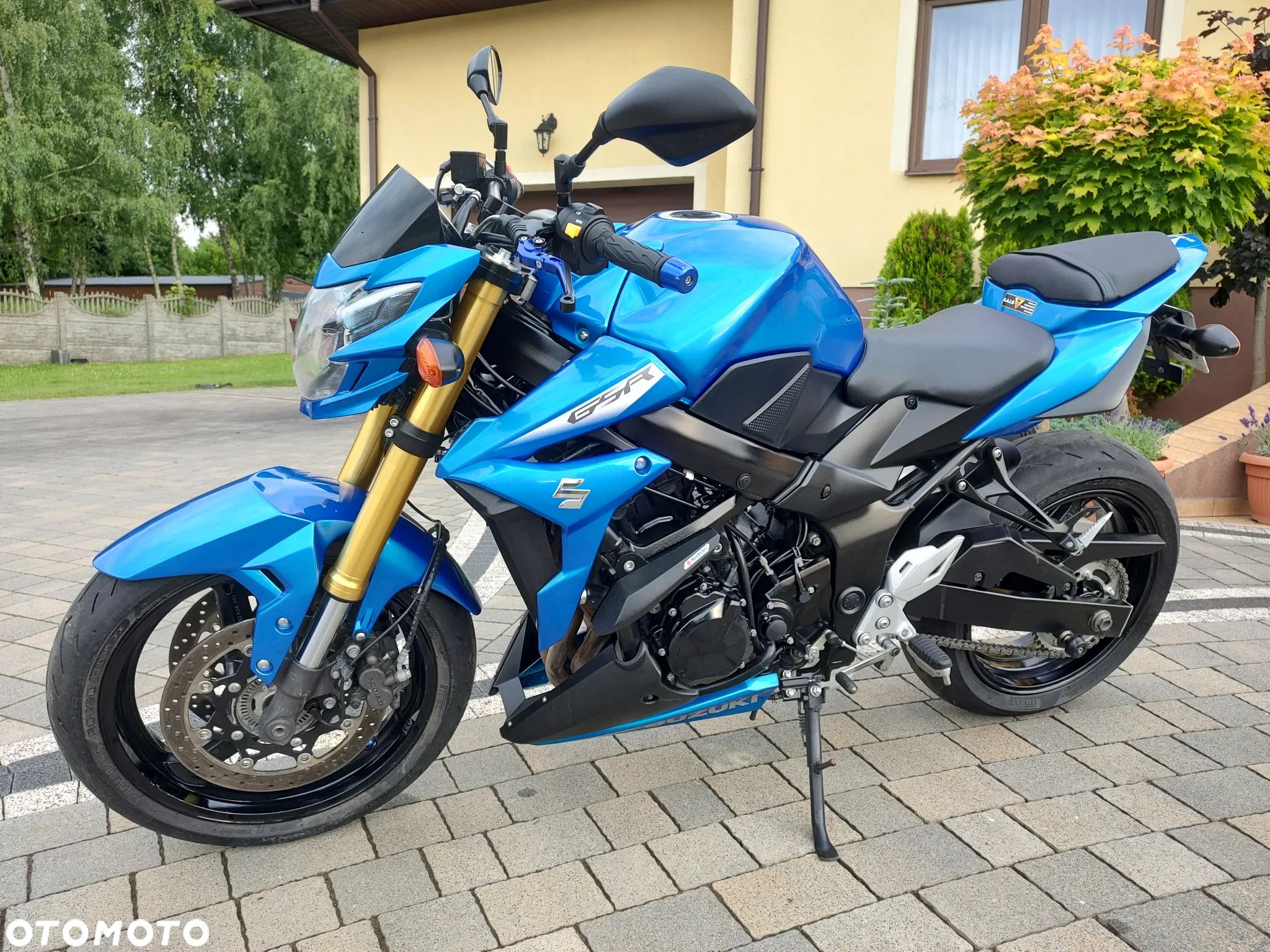 Suzuki GSR - 1