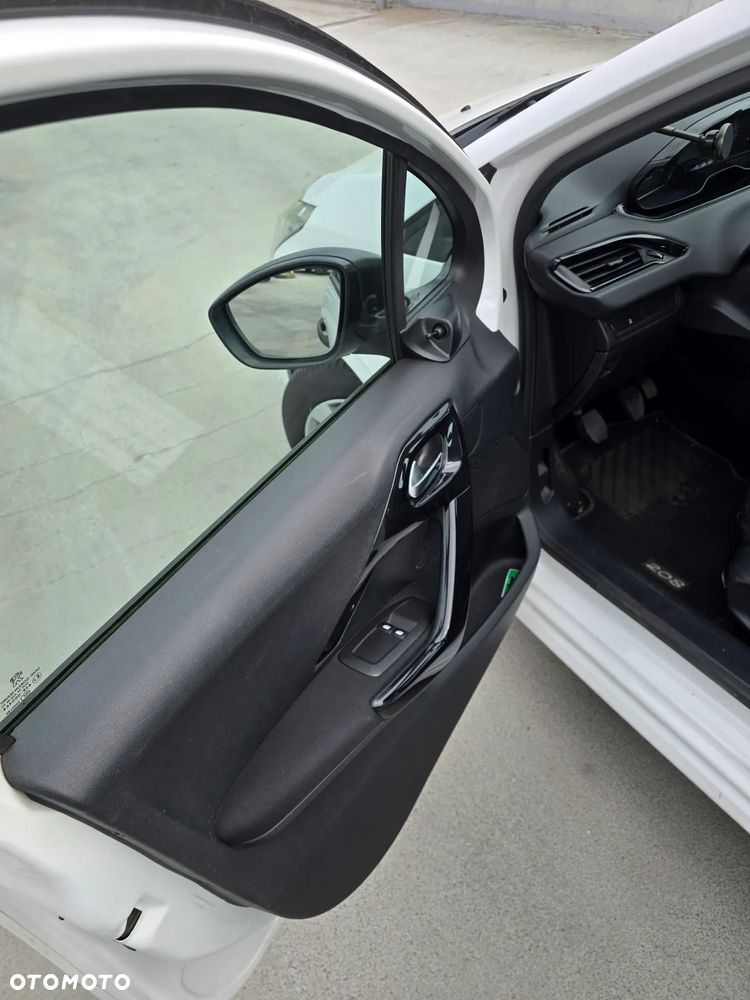 Peugeot 208 - 14