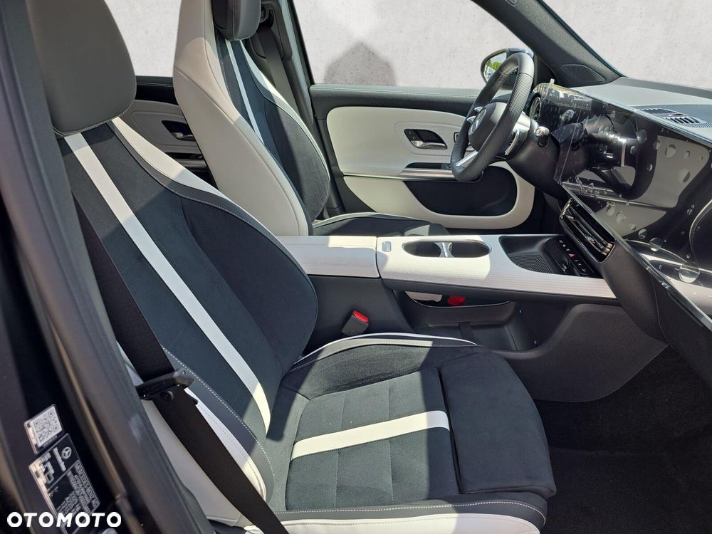 Mercedes-Benz GLB - 16