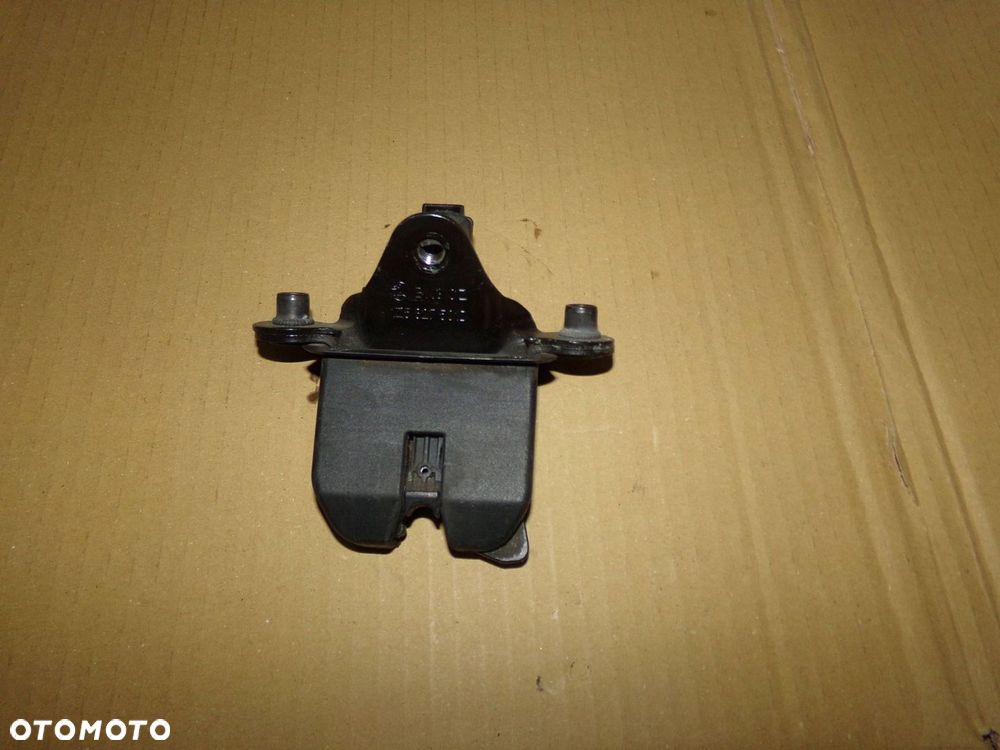 ZAMEK KLAPY BAGAŻNIKA 3 PINOWY OCTAVIA II KOMBI - 1