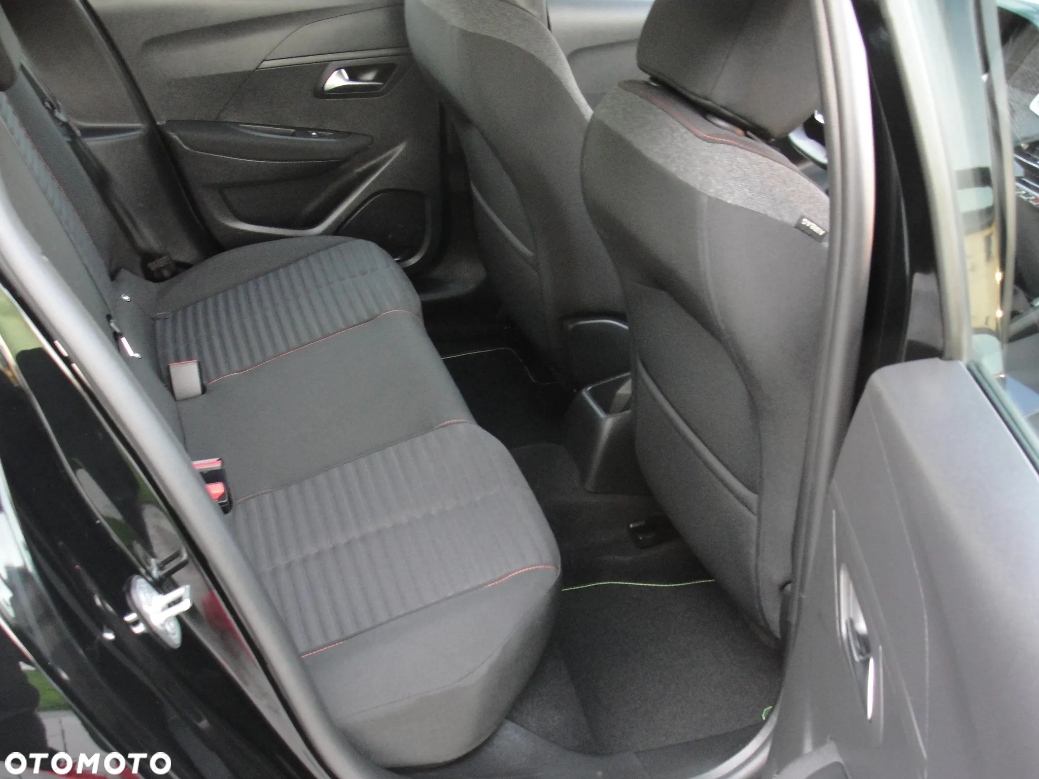 Peugeot 208 BlueHDi 100 Active Pack - 11