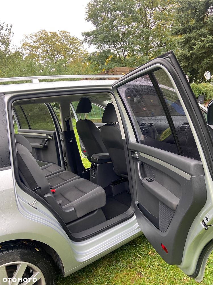 Volkswagen Touran - 25
