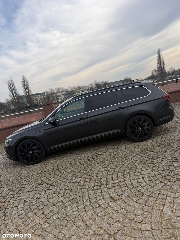 Volkswagen Passat - 1