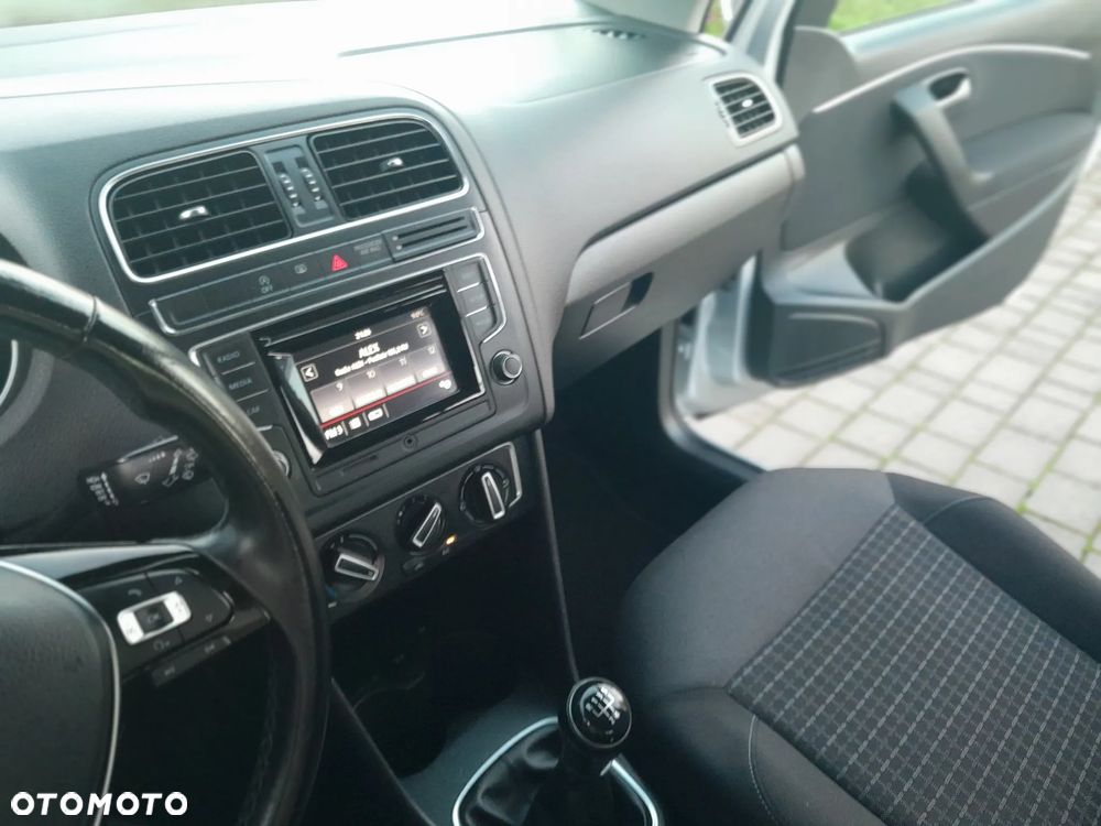 Volkswagen Polo 1.4 TDI (Blue Motion Technology) Comfortline - 24