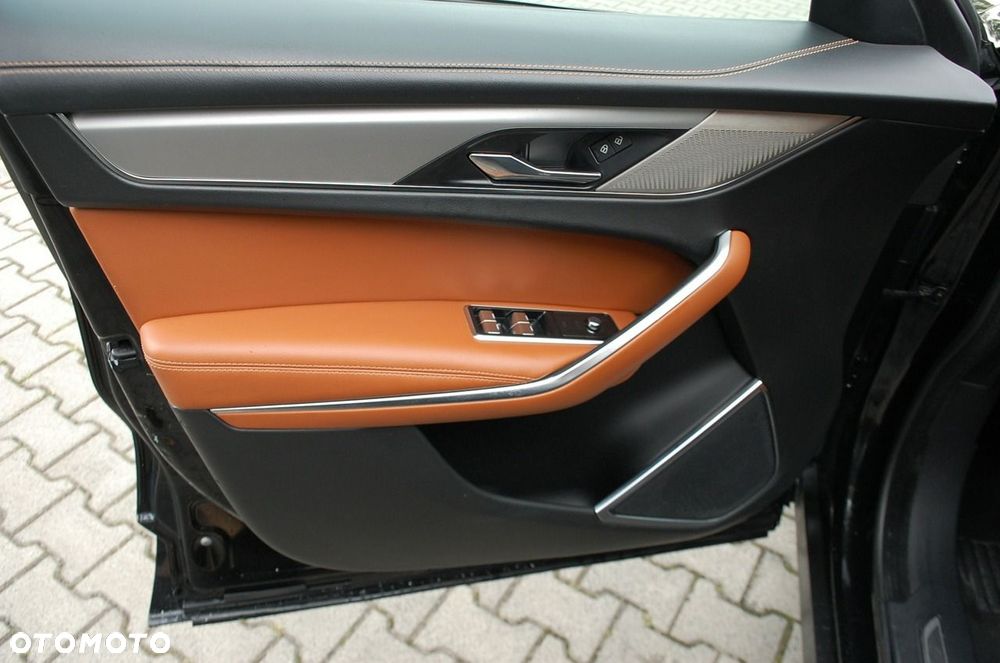 Jaguar F-Pace - 27