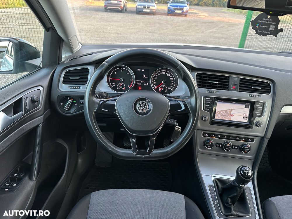 Volkswagen Golf - 8