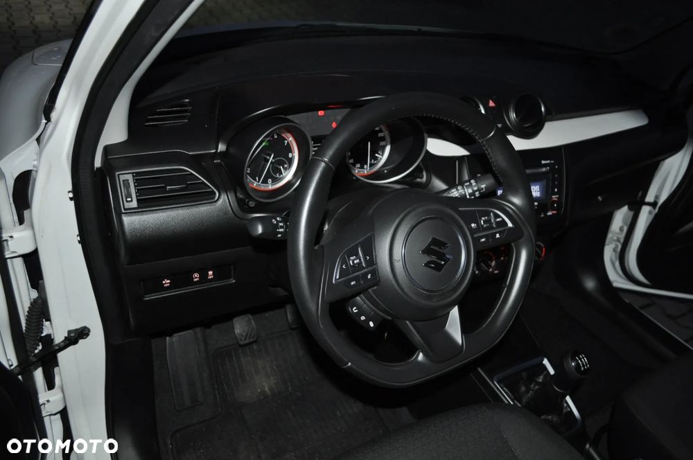 Suzuki Swift 1.2 SHVS Premium Plus - 16