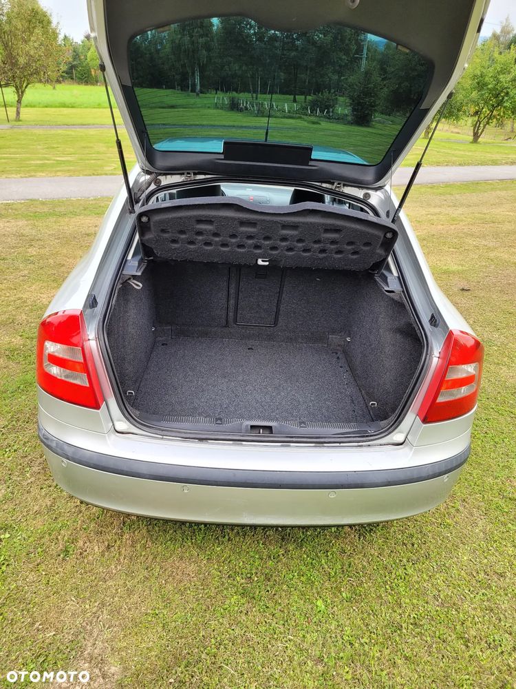 Skoda Octavia 1.6 Ambiente - 4