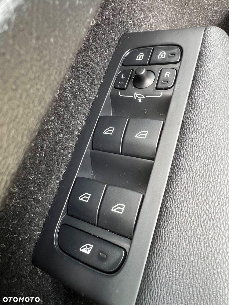 Volvo XC 40 T3 Geartronic Momentum Pro - 31