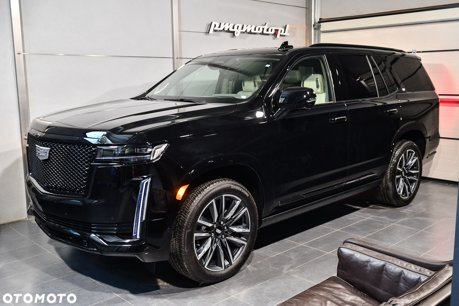 Cadillac Escalade - 5