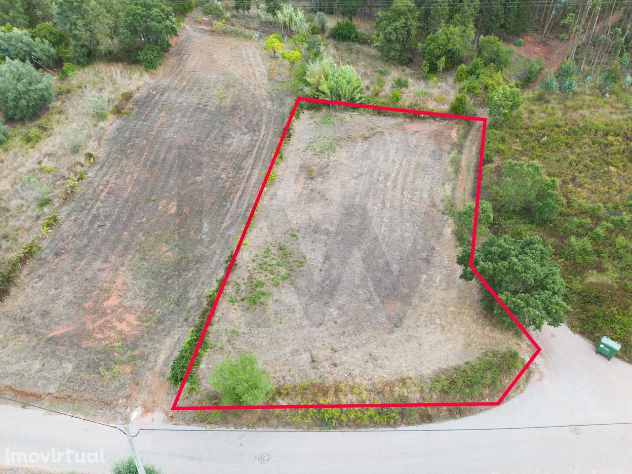 Terreno com viabilidade de construção 1700m - Grande imagem: 3/11