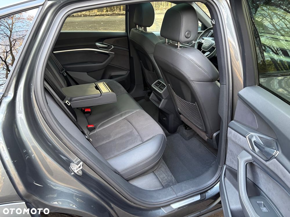 Audi e-tron - 12
