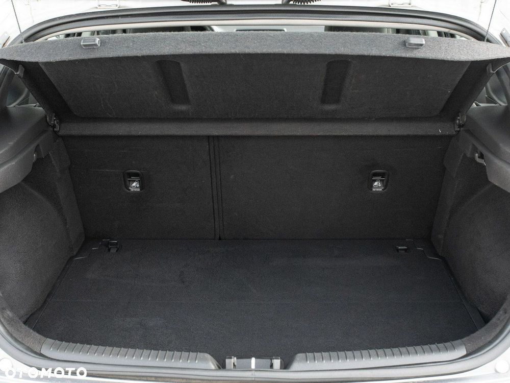 Hyundai i30 1.5 DPI Classic + - 24
