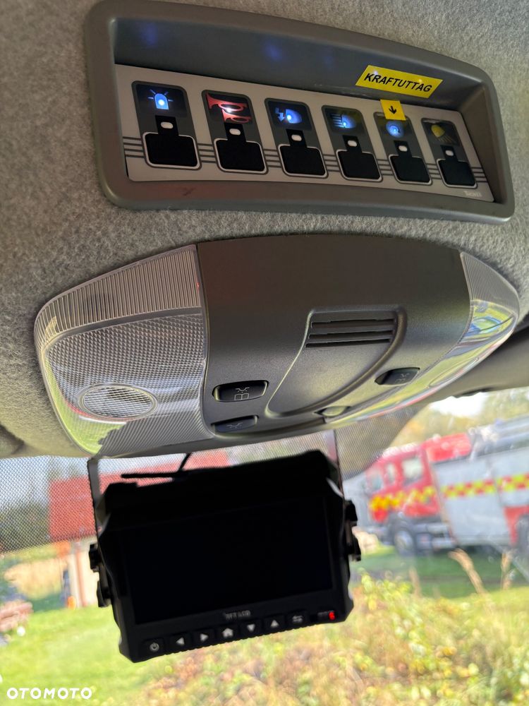 Mercedes-Benz Sprinter - 24