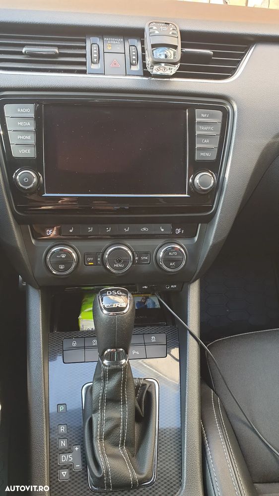 Skoda Octavia 2.0 TDI DSG RS - 19