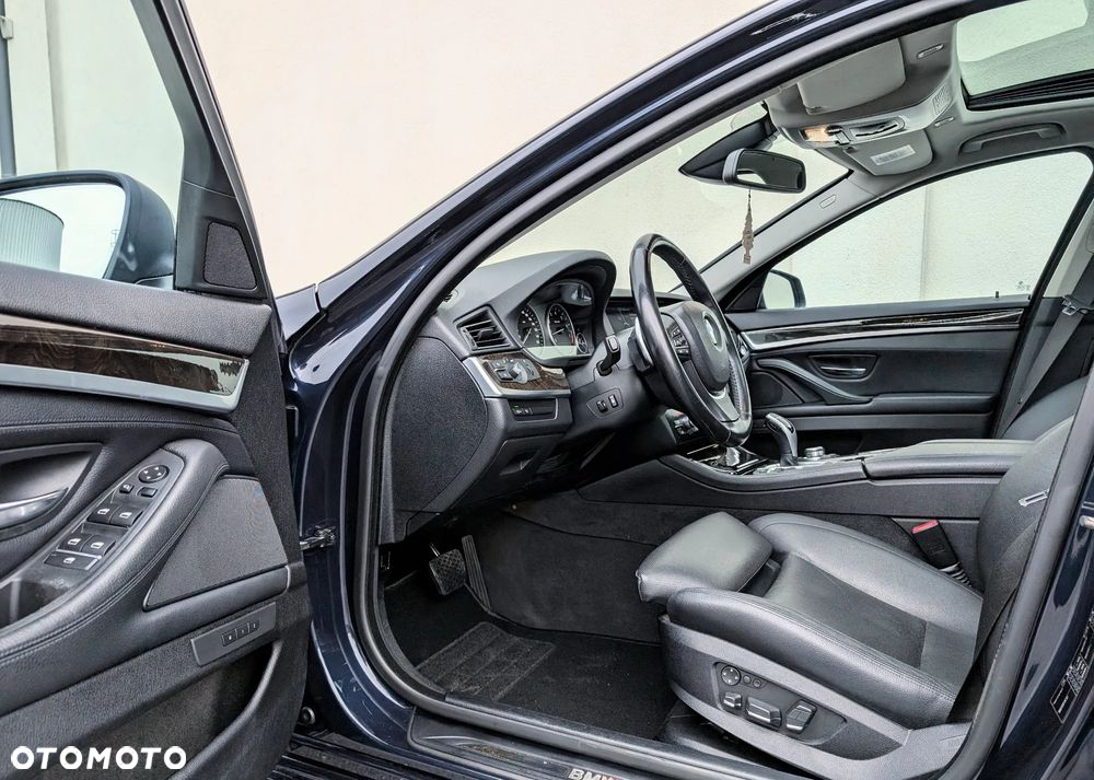 BMW Seria 5 550i - 13