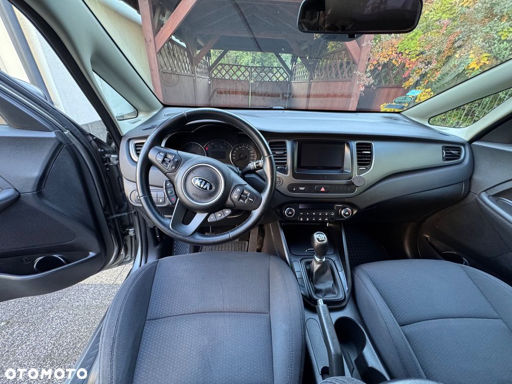 Kia Carens - 16