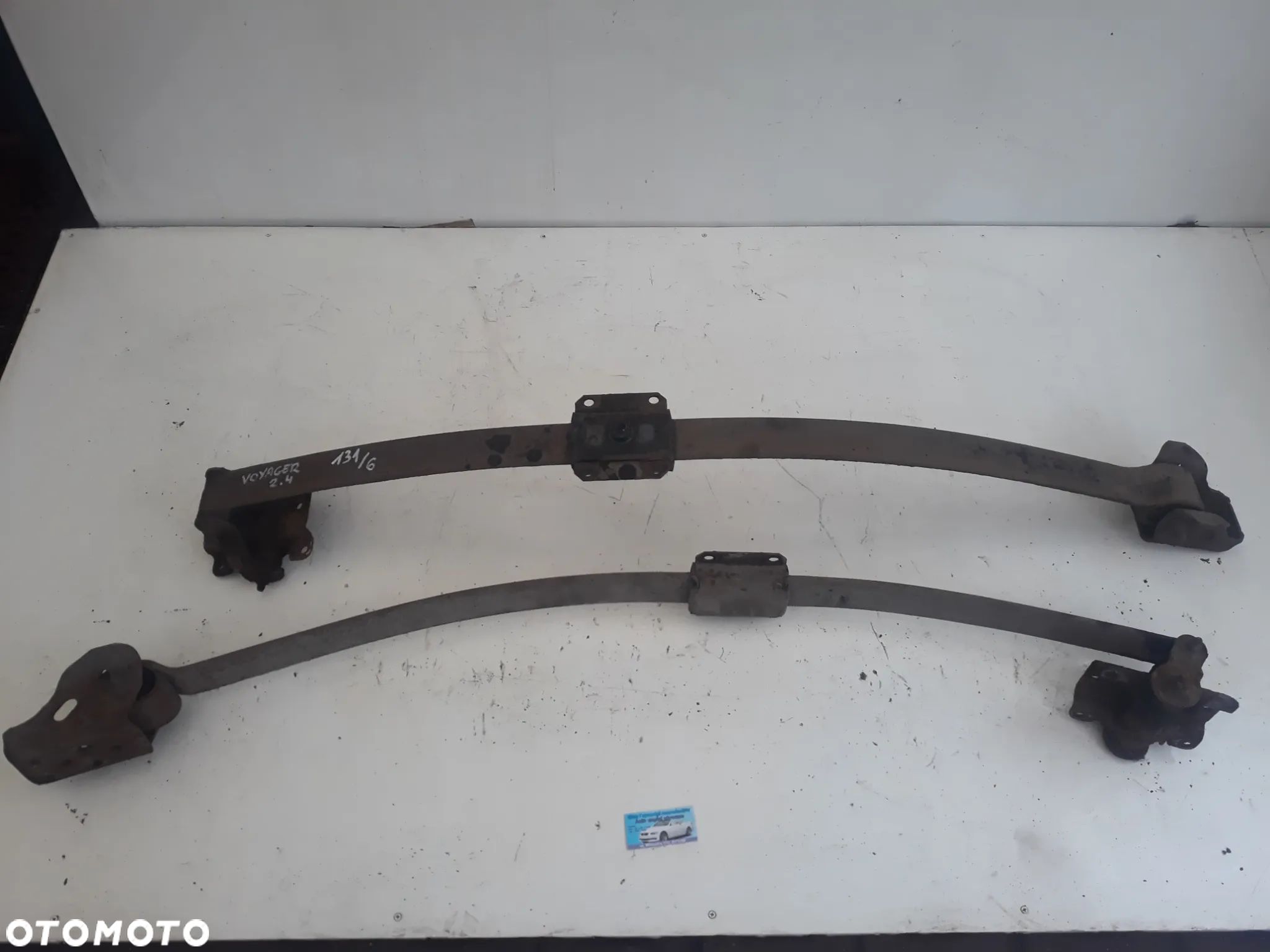 RESOR TYŁ 1-PIÓRO CHRYSLER VOYAGER IV LIFT  2,4 16V  2007r  131*6 cm (cena za komplet) - 1